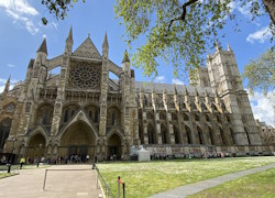 Shared Tour: Westminster Abbey tour, tea/coffee and pastries in the 14th century Cellarium and Fast Track London Eye ticket 9:00AM