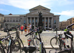 Shared Tour: Guided Bike Tour in English (10:00AM)