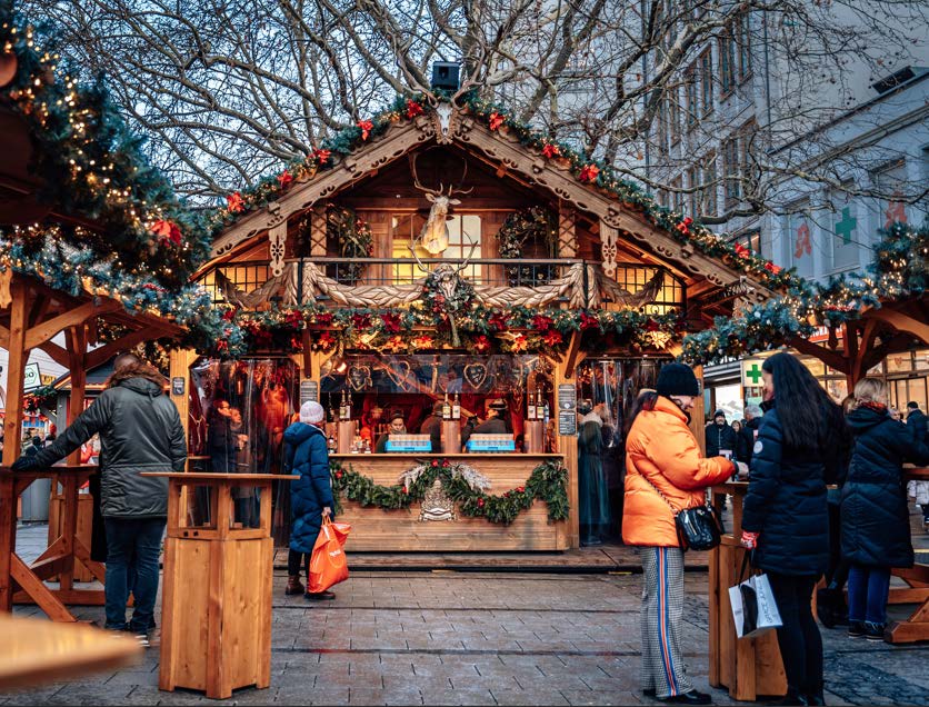 Small Group Tour: Christmas Market Food Tour in Munich