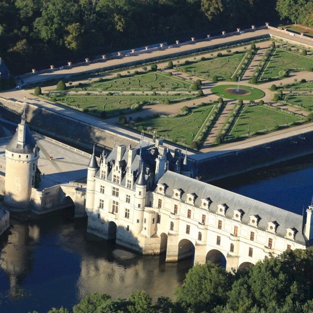 Small Group Tour: Half Day Chenonceau Castle Tour