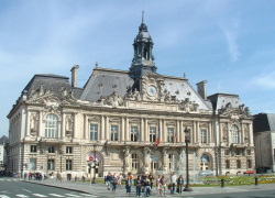 Private Half-Day Walking Guided Tour in the City of Tours 9AM