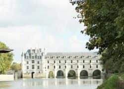 Full-Day Shared: Chambord, Chenonceau & Private Lunch at a Family-Owned Chateau Tour - Amboise 9:30AM