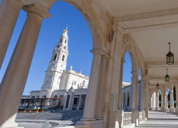 Shared Morning Tour of Fatima and Coimbra With Pick Up