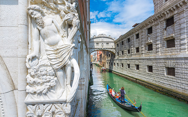 Bridge of Sighs Gondola People