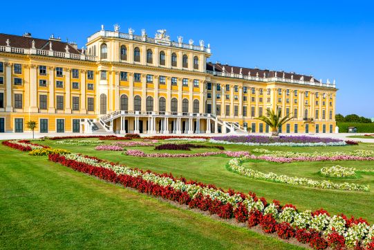 Explore Schönbrunn Palace & Gardens: Private 2.5-hour Guided Tour