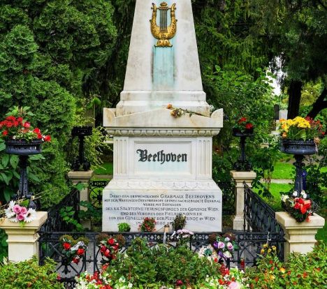Explore Vienna's Central Cemetery: Private 2.5-hour Guided Tour