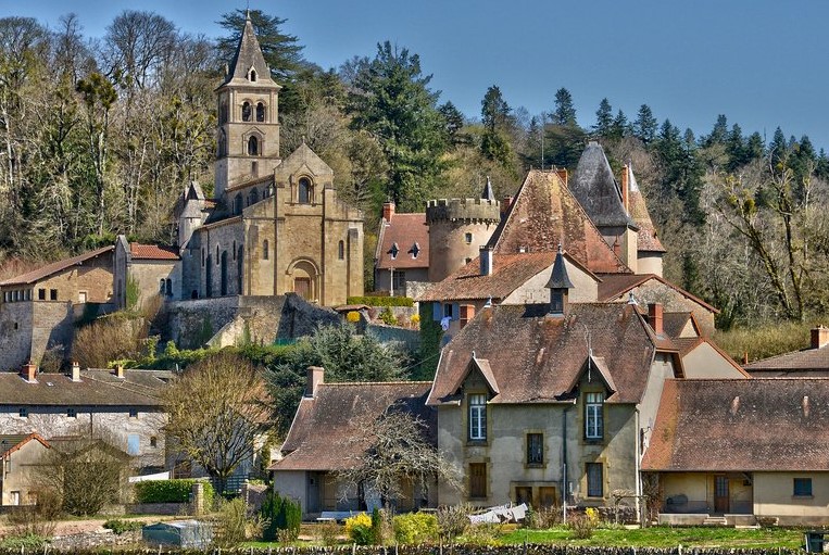 Shared Small Group: Full Day Burgundy Villages & Wine Tour