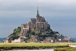 Small Group: Mont Saint-Michel Shuttle Service