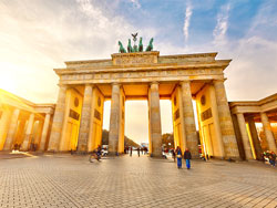 Private Tour: Discover Berlin by car