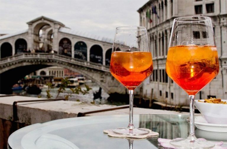 Venice Off The Beaten Tracks with Aperitif in a Venetian Palace