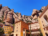 Small Group Tour: Montserrat with Cogwheel Train, Tapas & Wine Tour from Barcelona