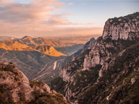 Small Group Tour: Montserrat with Tapas & Wine Tour from Barcelona