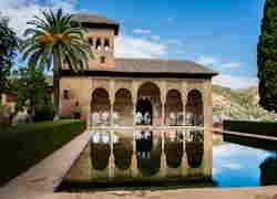 Alhambra Guided Tour And Muslim Baths **PASSPORT DETAILS REQUIRED TO CONFIRM TOUR**** Non - Refundable**