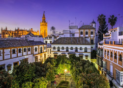 Private Nights of Legends in Sevilla Walking Tour