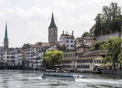 Shared Tour: Zurich Tour with Cruise and Chocolate 11:00AM