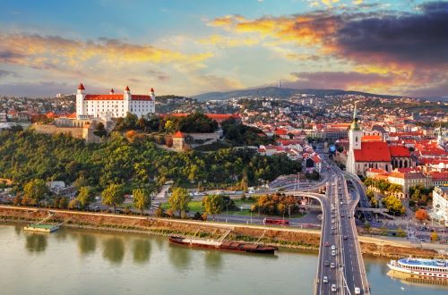 Shared Tour: Bratislava Day Trip from Vienna by Bus and Boat