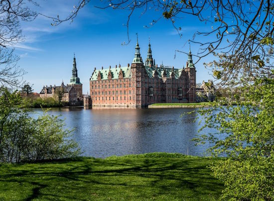 Explore Frederiksborg Castle: Private Day Trip from Copenhagen
