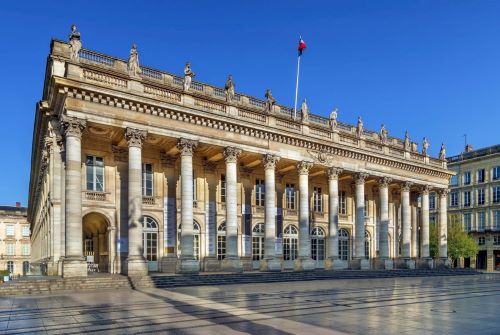 Private Tour: Beyond the Sights: Private In-Depth Walking Tour of Bordeaux