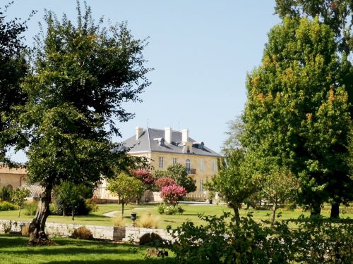 Private Tour: Wine Connoisseur's Dream: Medoc, Saint-Emilion & Graves Private Tour