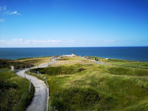 Small Group Tour: D-Day Tour: Pointe du Hoc, Omaha Beach and American Cemetery half-day morning