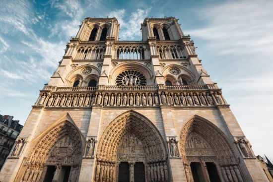 Shared Tour: Cathedral Notre Dame: Guided Neighbourhood Tour + audio guide of the interior