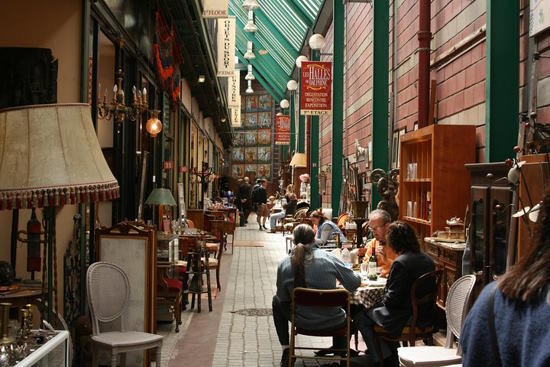 Small Group: Paris Antiques Market, the Insider's Tour