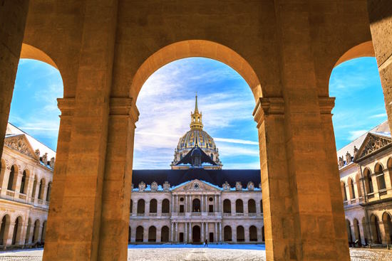 Small Group Tour: Napoleon's Tomb and Army Museum at Les Invalides