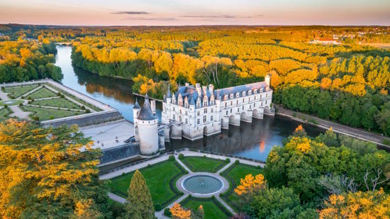 Shared Tour: Full Day Audio guided Loire Valley Castles from Paris