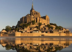 Shared Tour: Mont Saint-Michel, Loire Valley Chateaux 2 Day Motorcoach Tour