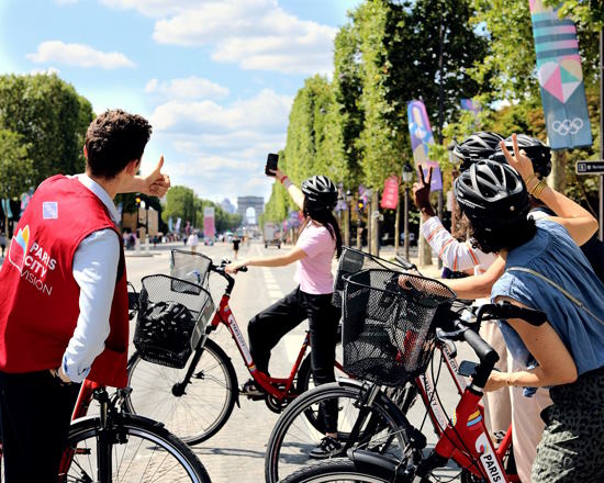 Small Group: Guided Bike Tour of Paris Afternoon