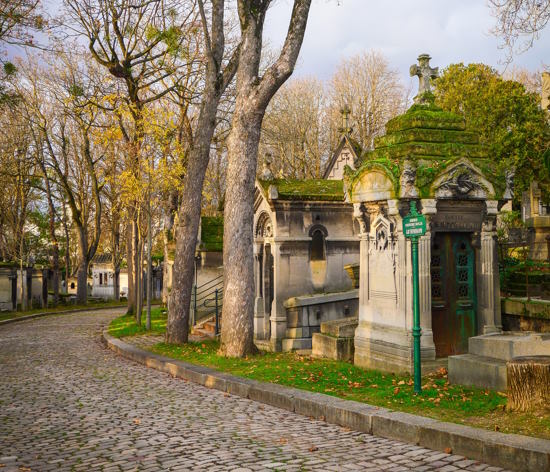 Small Group Tour: Père Lachaise Cemetery Guided Tour