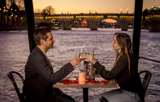 Dinner Cruise with Music Paris Seine (Menu Romantic)