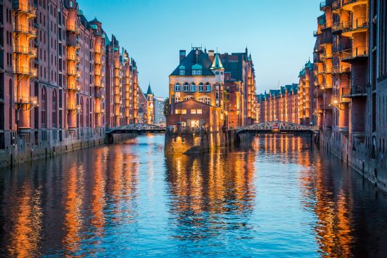Private Tour: City Tour Hamburg - 3 hours with Driver and Guide