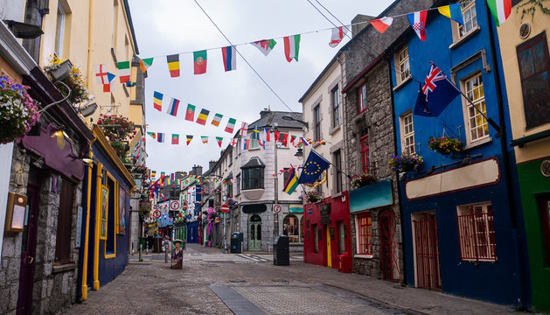 Small Group: Walk, Talk & Taste - Walking Food & Pub tour of Galway - 6PM