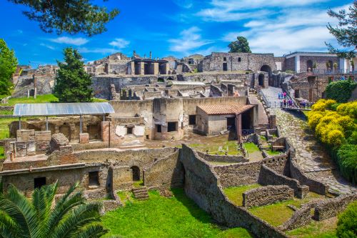Private Tour: Pompeii with Wine Tasting and Lunch