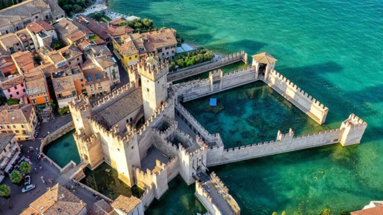 Private Tour: Sirmione on Lake Garda Walking and Motorboat