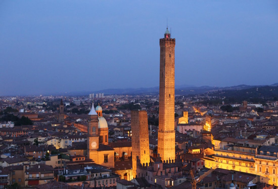 Private Tour: Bologna by Night with Guided Tour, Food & Wine Tasting