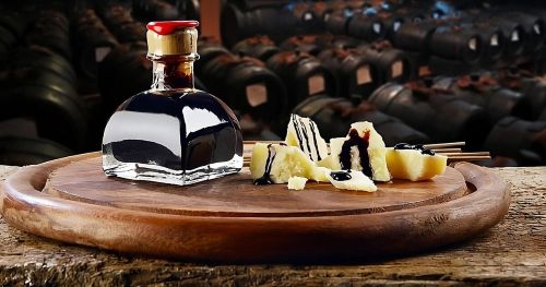 Small Group Tour: Parma Cheese, Ham and Balsamic vinegar with lunch from Milan