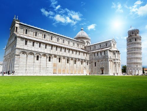 Private Medieval Pisa and Lucca with Admission to the Baptistery and Leaning Tower from Chianti