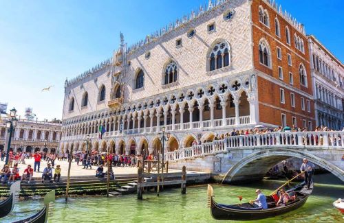 Small Group: Venice Highlights in One Day: Walking Tour with Gondola Ride, Doge's Palace and St. Mark's Basilica Guided Tour