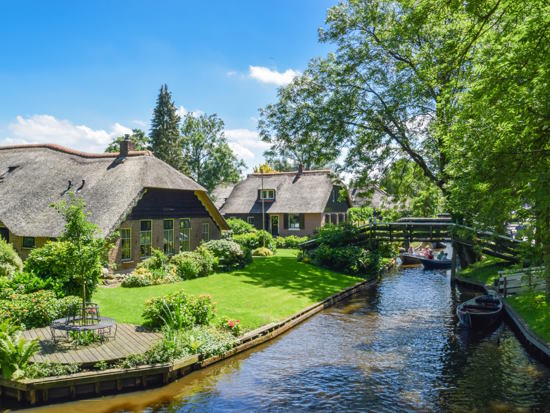 Private Large Group Full-Day Giethoorn Tour with Canal Cruise & Cheese Platter