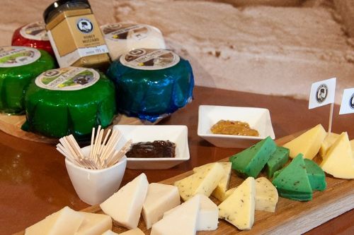 Small Group Tour: Cheese Shop Walk