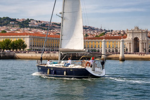 Small Group Tour: Afternoon Lisbon River Sailing