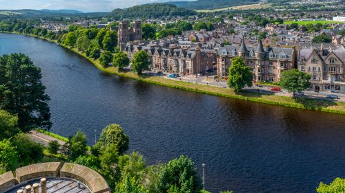 Private Tour: Edinburgh to Inverness Transfer with Full Day Castles & Lochs tour en route
