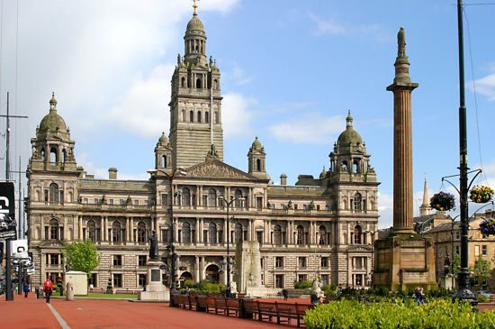 Shared Tour: Glasgow Wee Walk & a Whiskey Tour by a Local