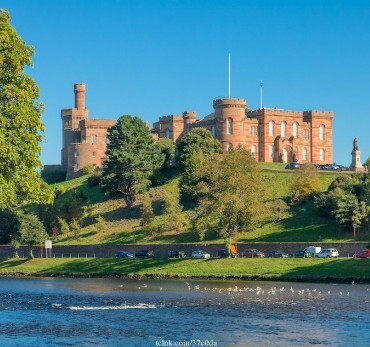 Welcome to Inverness: Private 2-hour Highlights Walking Tour