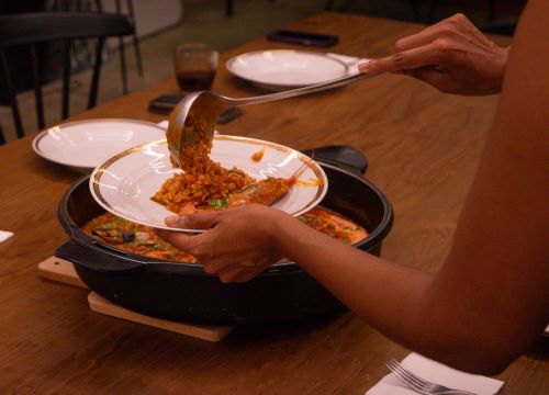 Small Group: Gaudi Highlights and Paella Cooking Class