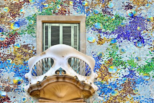 Small Group Tour: Gaudi's Barcelona by eBike