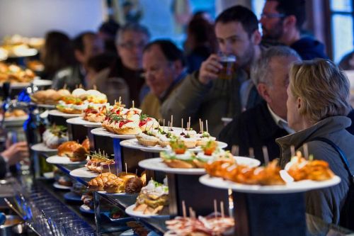 Private San Sebastián Food and Wine Tour with Basque Club Dinner