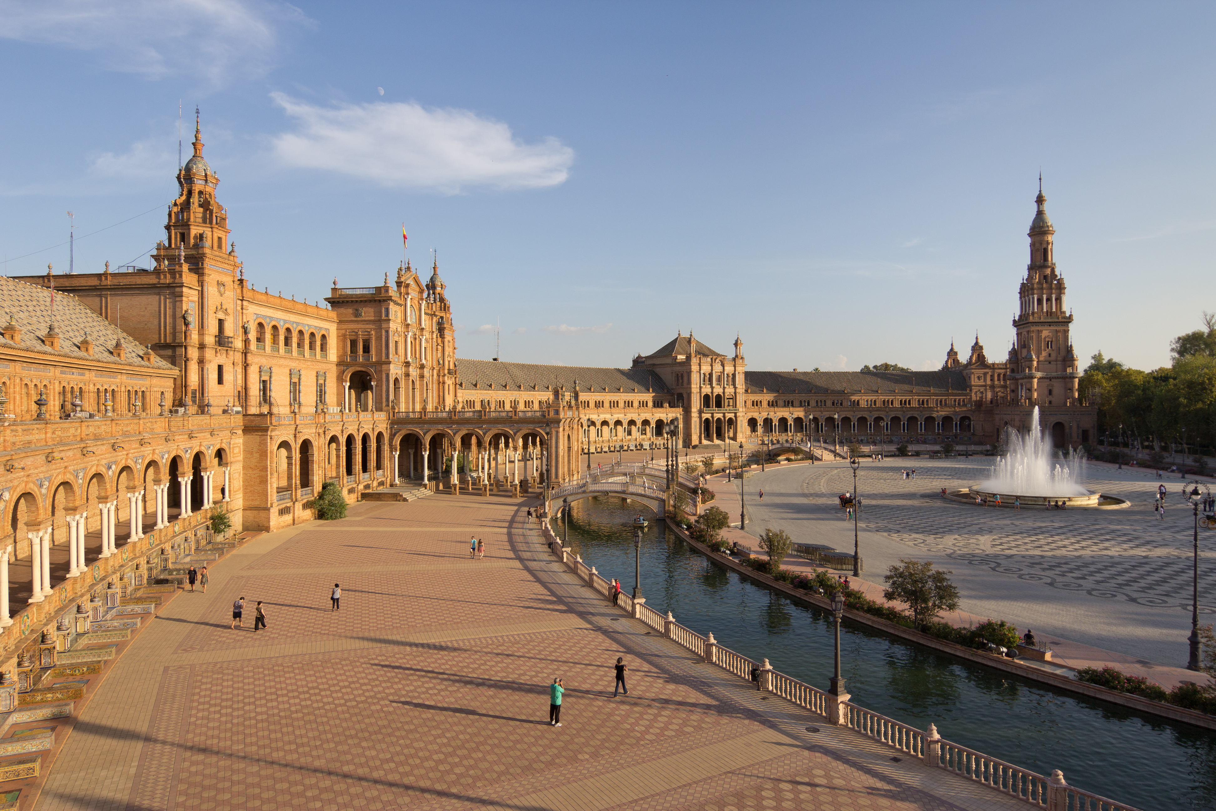 Private Plaza de España Unveiled: 1.5-hour Guided Walking Tour in Seville